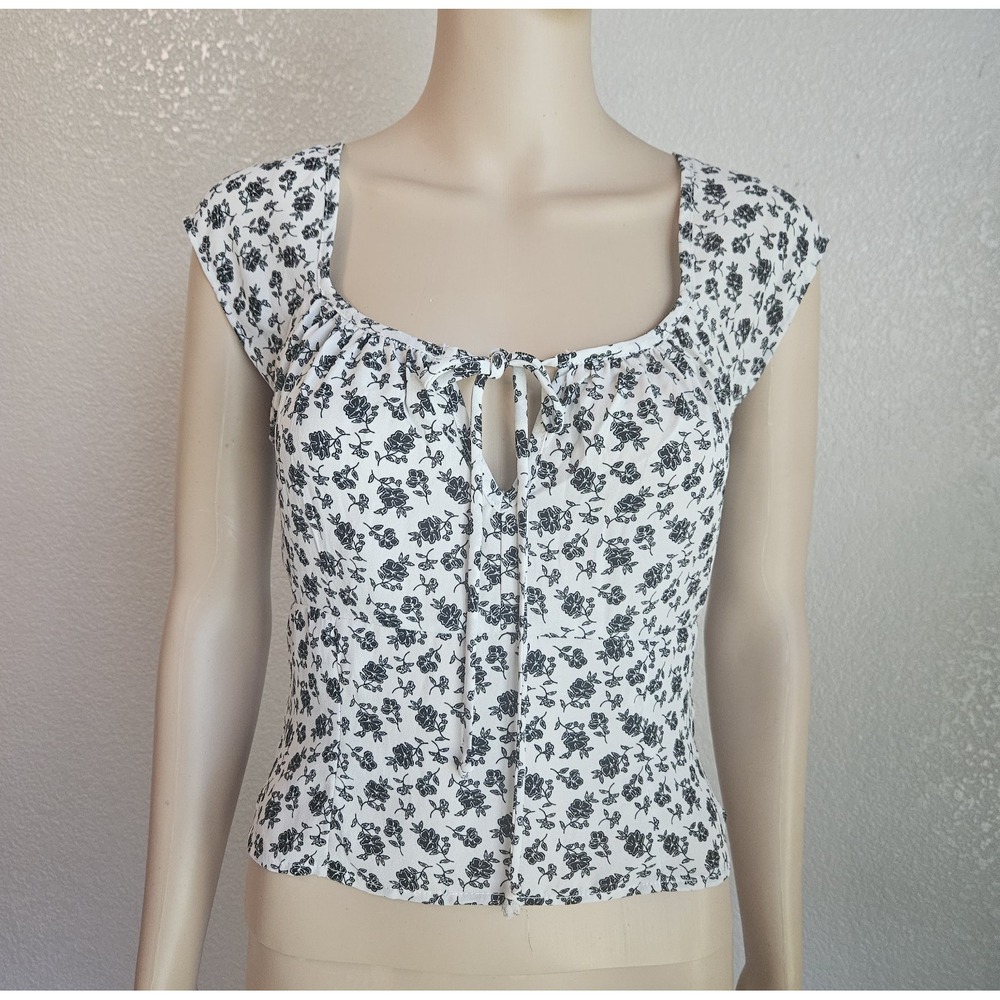 Milkmaid Peasant Black & White Floral Cropped Top Sz M Sienna Sky